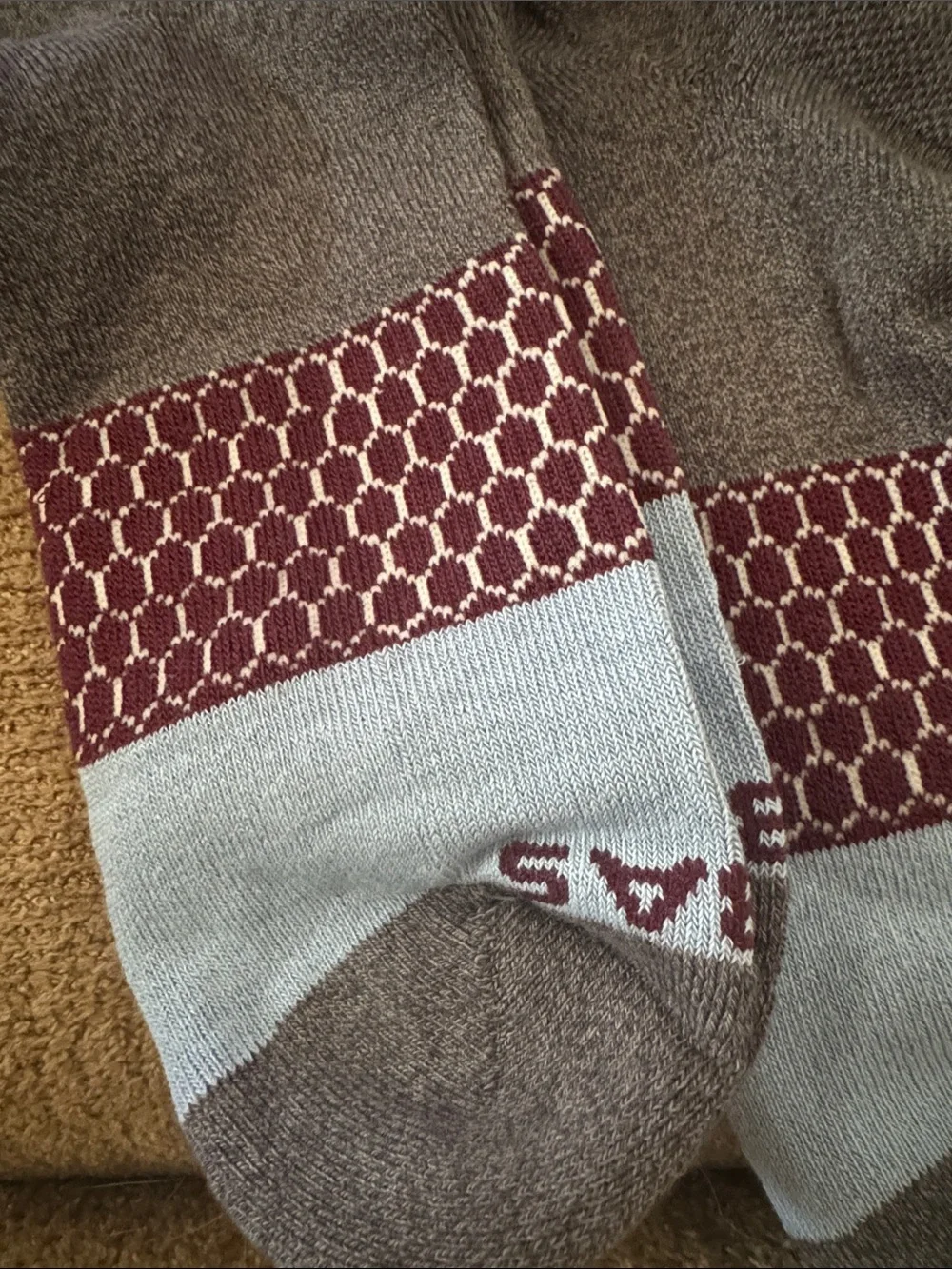 Bombas Unisex Gray and Maroon Patterned Ankle Socks
